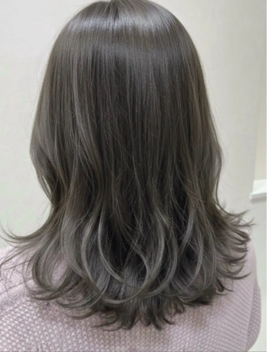 ミディアム カラー ブリーチ グレージュ ブリーチなしカラー カット ヘアカラー トリートメント 髪質改善縮毛矯正 💎TOMOのヘアスタイル