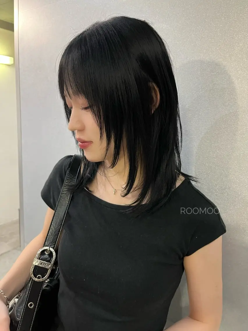 ミディアム カラー 黒髪 ハッシュカット 韓国風ヘア レイヤーカット カット ヘアカラー 韓国ボブ/ハッシュ カットKIRAのヘアスタイル