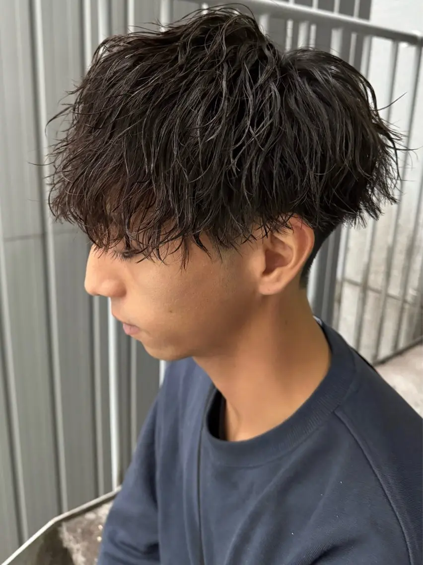 パーマ メンズ センターパート マッシュ メンズパーマ ツイストスパイラルパーマ スパイラルパーマ カット パーマ メンズパーマ特化/ シャドウ/波巻/陸翔のヘアスタイル