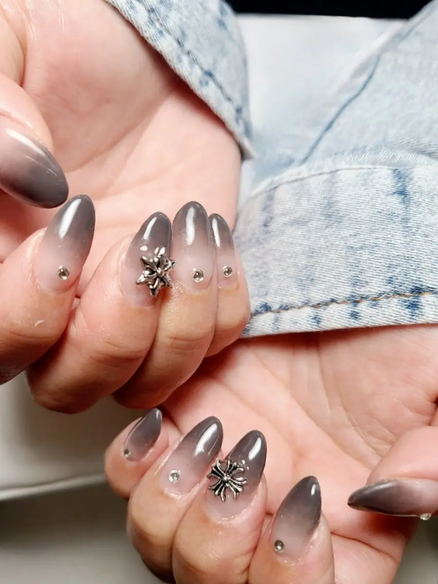 ネイル ジェルネイル グラデーション キラキラネイル 韓国ネイル シンプルネイル Nailroom3  古屋のネイルデザイン