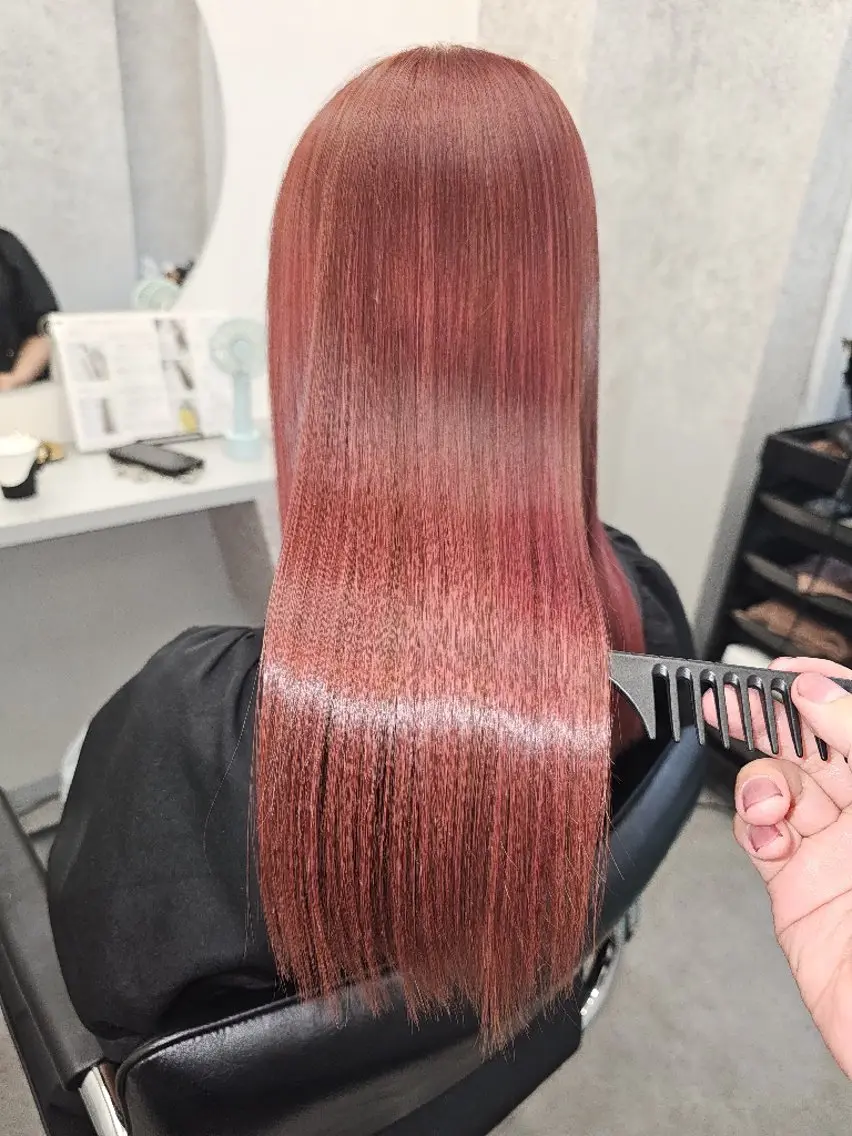 セミロング カラー くせ毛 卒業式のヘアスタイル 伸ばしかけ 髪質改善 縮毛矯正 【髪質改善美容師】t occa茨木篠原健太のヘアスタイル