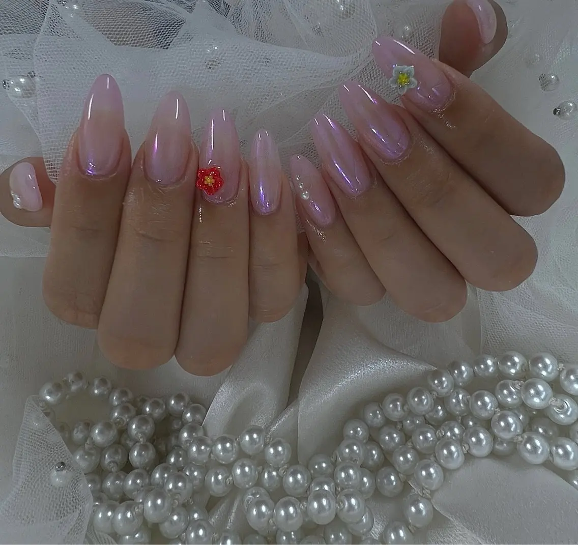 ネイル チークネイル フレンチネイル ガーリー グラデーション マグネットネイル ハンドネイル Chill Nailsalonのネイルデザイン