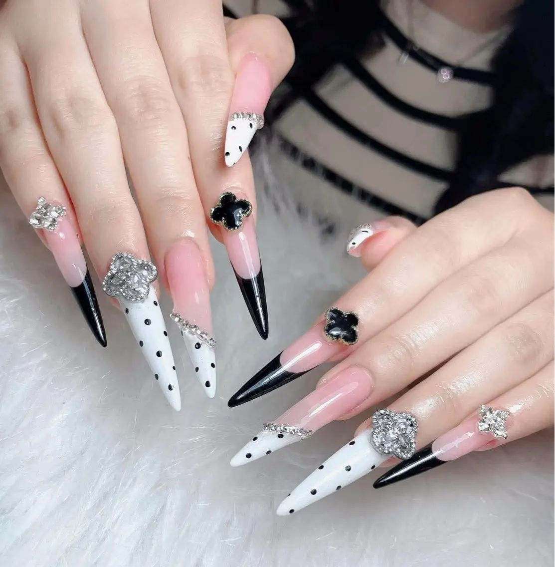 ネイル オーロラネイル ブルー フットネイル ジェルネイル 氷ネイル・うるうるネイル ハンドネイル Rin Nail 新大久保店のネイルデザイン