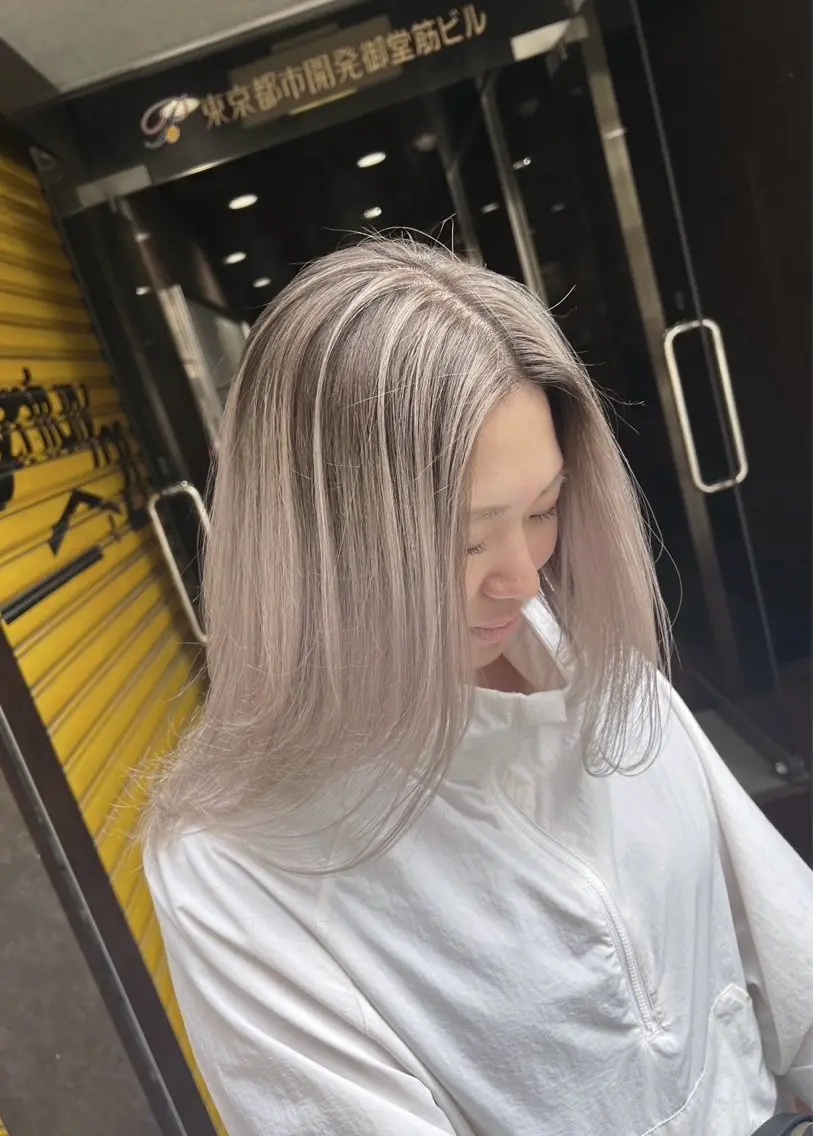 ミディアム カラー バレイヤージュ グレージュ レイヤーカット 指名数No.1 /NAOYAのヘアスタイル