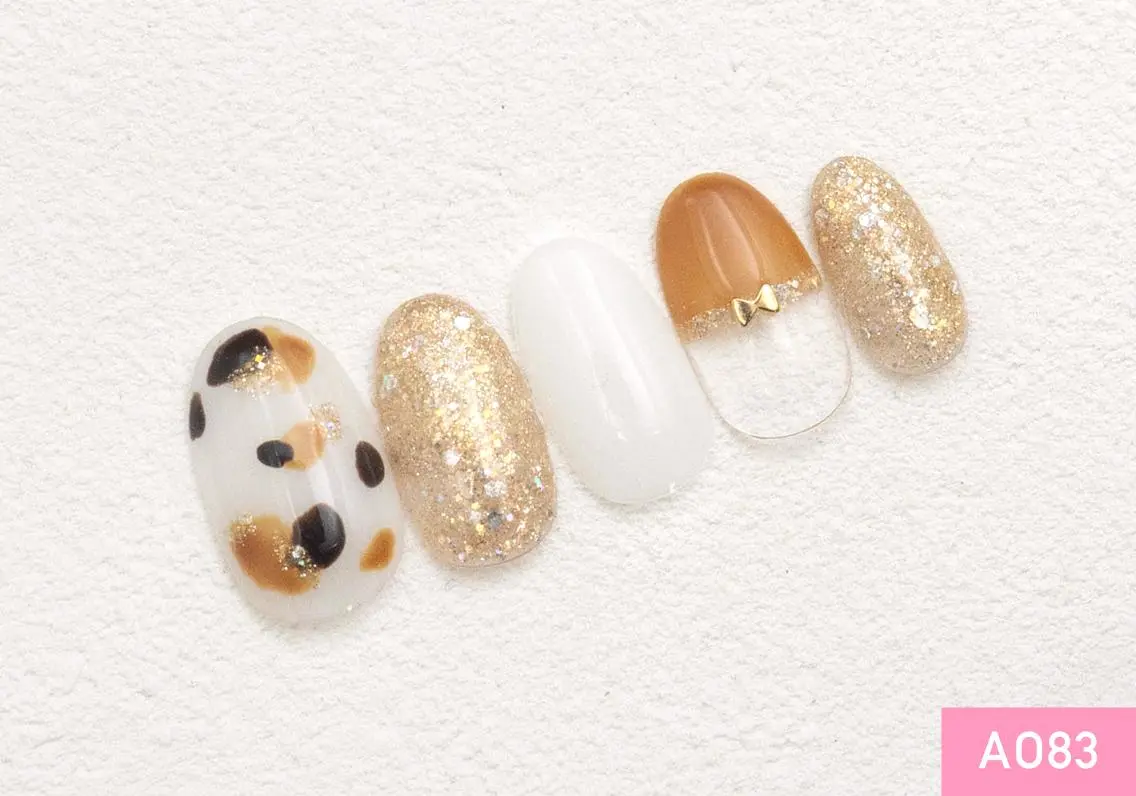 ネイル シルバー 新橋🦋 Nailのネイルデザイン
