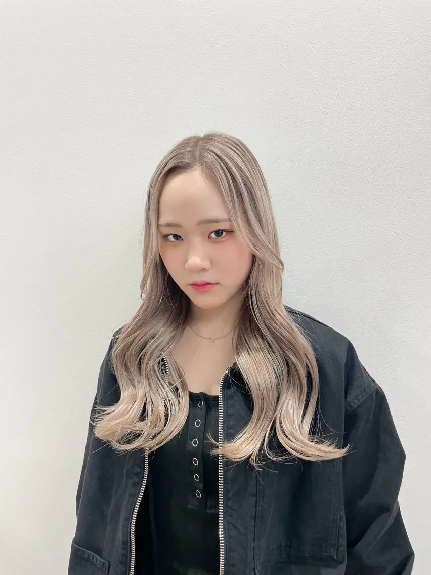 ロング カラー バレイヤージュ ベージュカラー ブリーチ ケアブリーチ グレージュ ヘアカラー バレイヤージュ特化| Takuのヘアスタイル