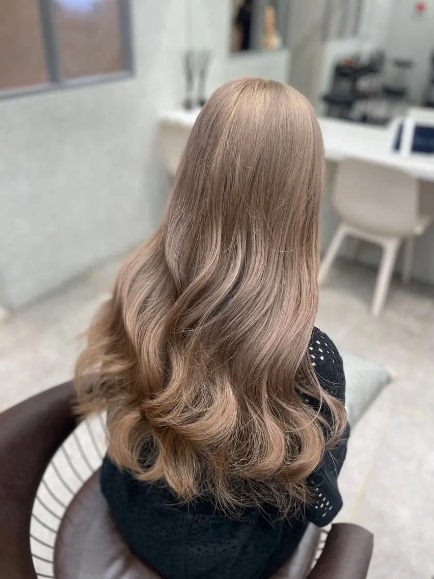ロング ヘアカラー トリートメント Nanami / ベージュ/グレージュのヘアスタイル