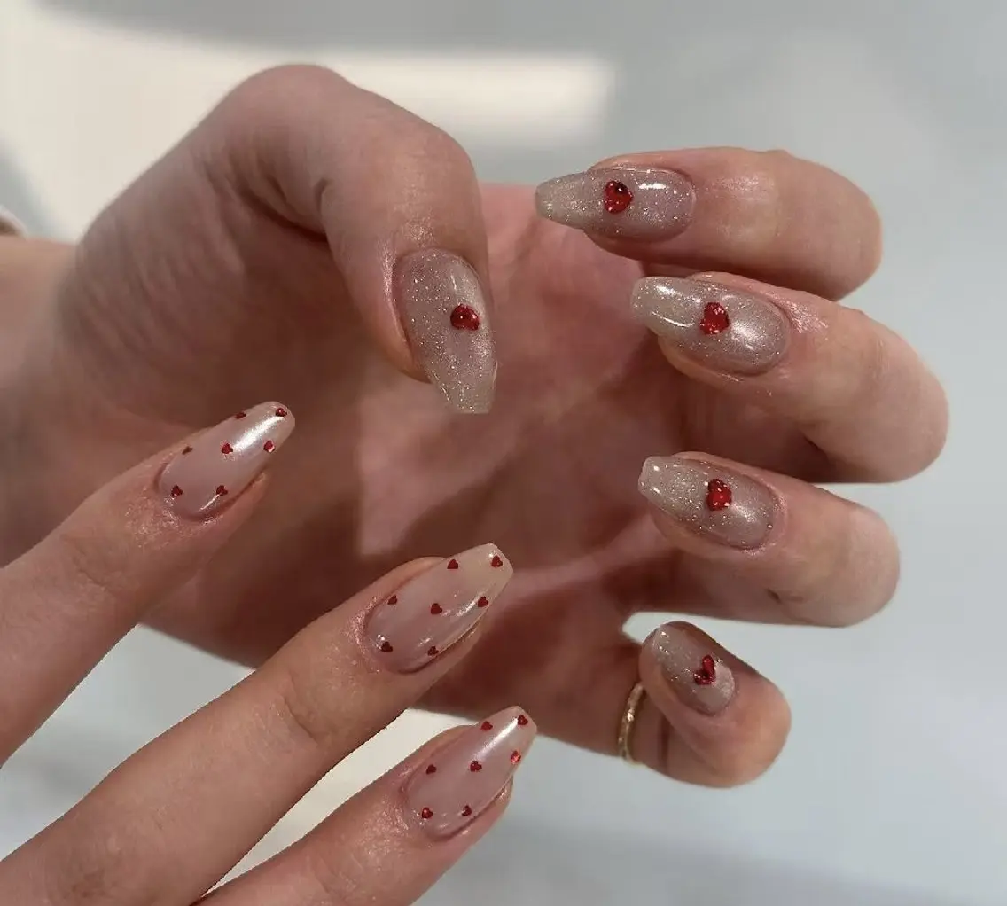ネイル チークネイル フレンチネイル ジェルネイル ガーリー キラキラネイル ハンドネイル UM Nail Salonのネイルデザイン