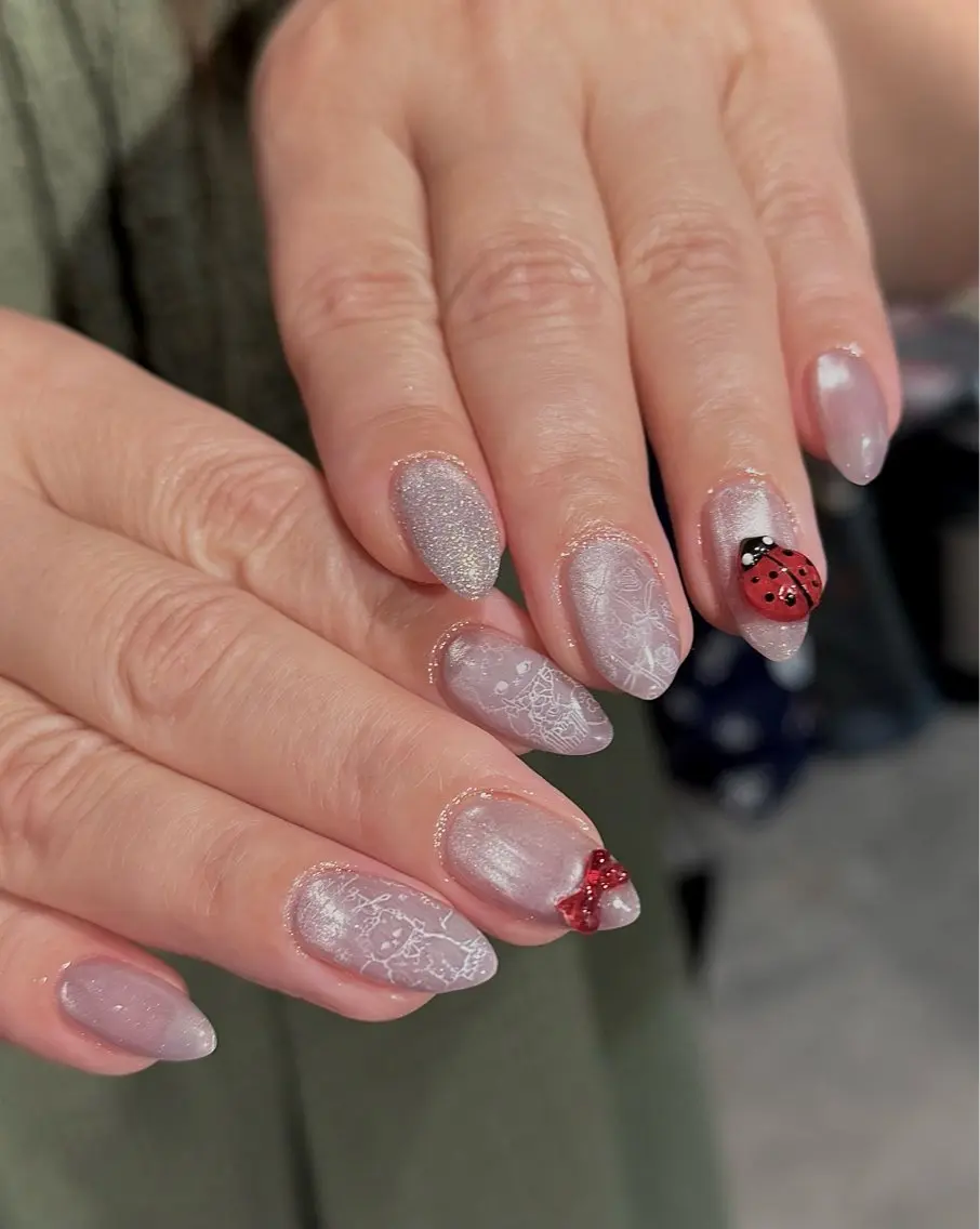 ネイル ハンドネイル and MOON / shizukuのネイルデザイン