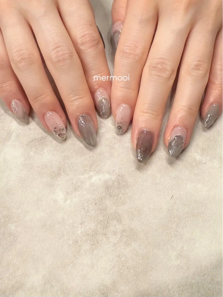 ネイル ジェルネイル 大理石ネイル(マーブル) ニュアンスネイル パラジェル シルバー mermooi nailのネイルデザイン