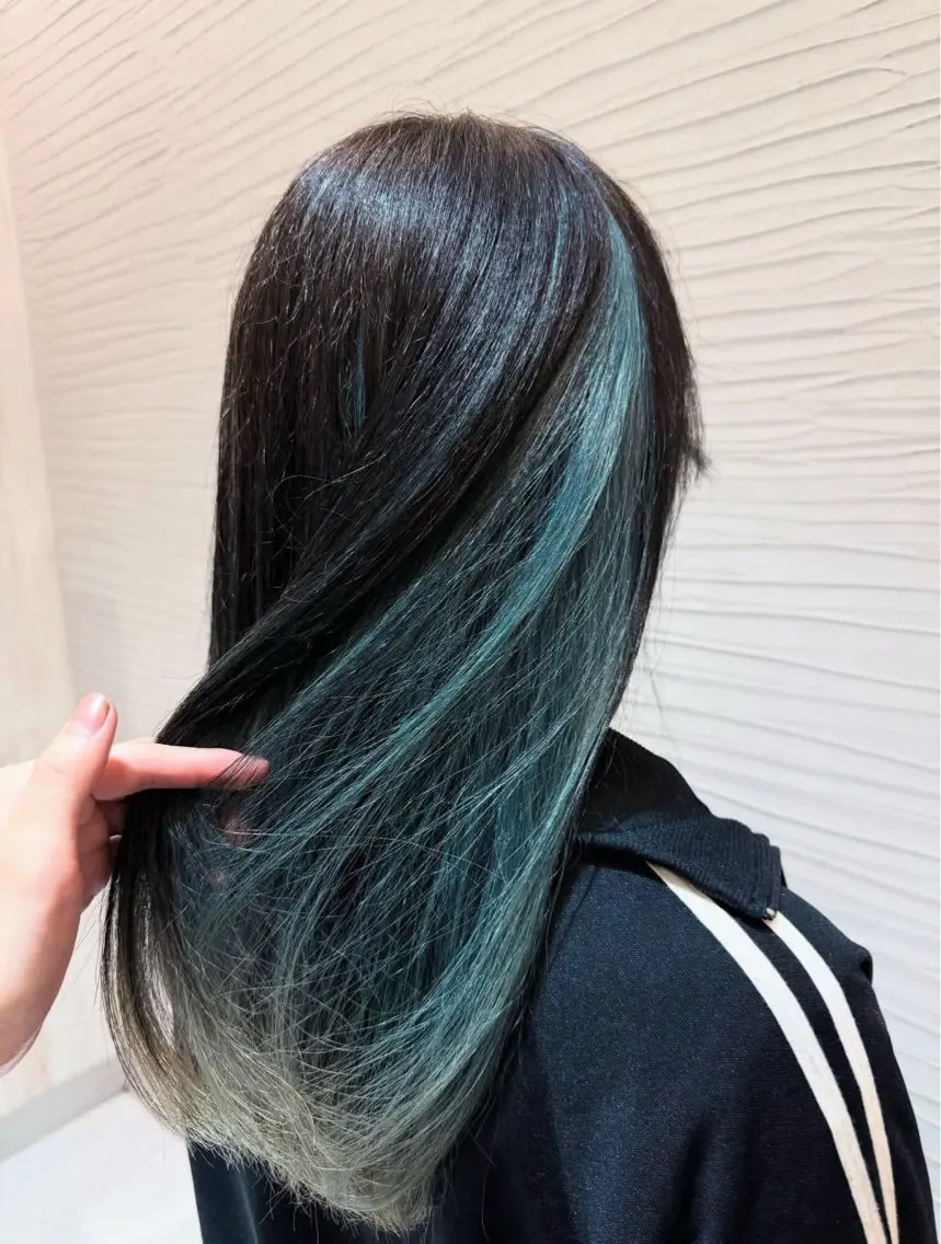 ロング カラー ブルーカラー グラデーションカラー ミント Rui 【aries岩切】のヘアスタイル