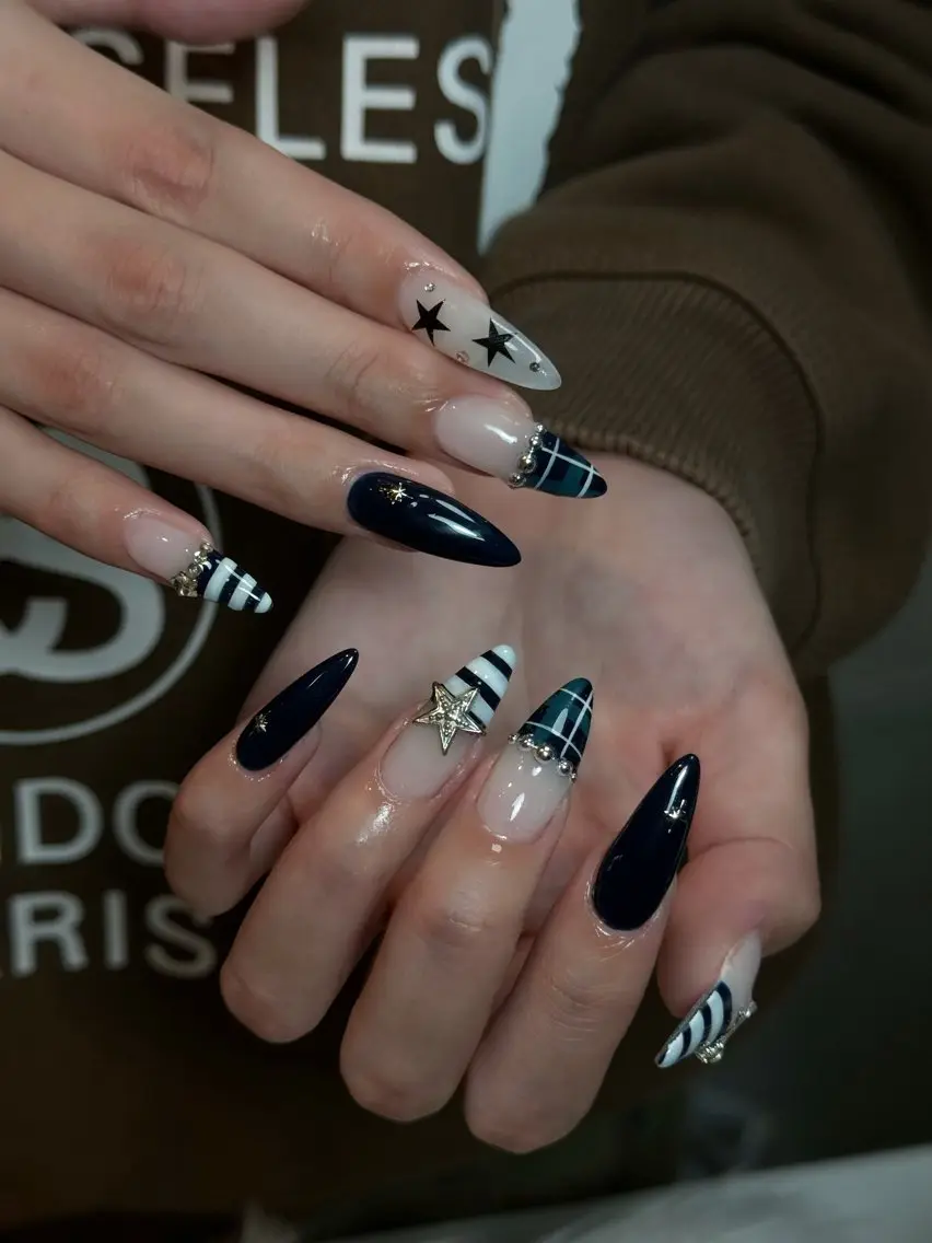 ネイル チークネイル ドット フレンチネイル グラデーション ハート ハンドネイル Julli NailStudioのネイルデザイン