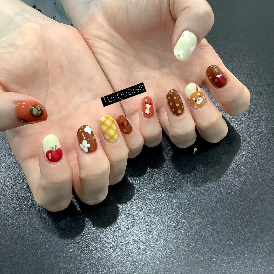 ネイル ハンドネイル ハンドケア 個性派ネイルサロン 💅🏼ターコイズのネイルデザイン