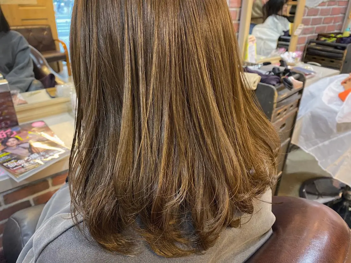 セミロング カラー ベージュカラー オリーブベージュ カット ヘアカラー レイヤーカット/ 根本瑠実のヘアスタイル