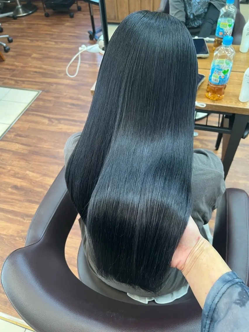 ロング カラー 黒髪 ブルーカラー ブルーブラック 透明感カラー オレンジ ヘアカラー 渡邊晴日/ ヘアカラー/髪質改善のヘアスタイル