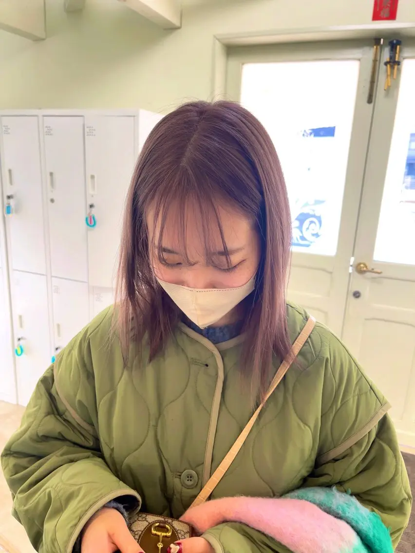 ミディアム カラー ヤナギウチ エリカのヘアスタイル