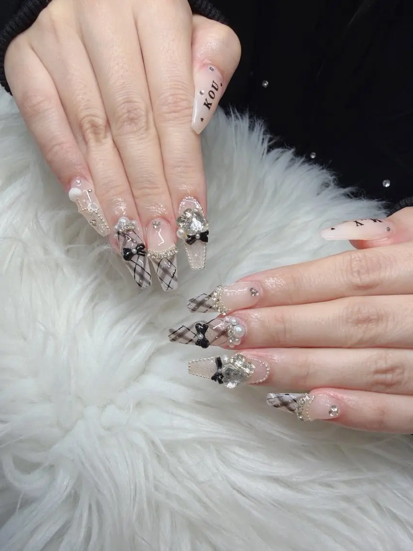 ネイル 長さ出し グラデーション 卒業式 キラキラネイル マグネットネイル ハンドネイル Lee Nailsのネイルデザイン