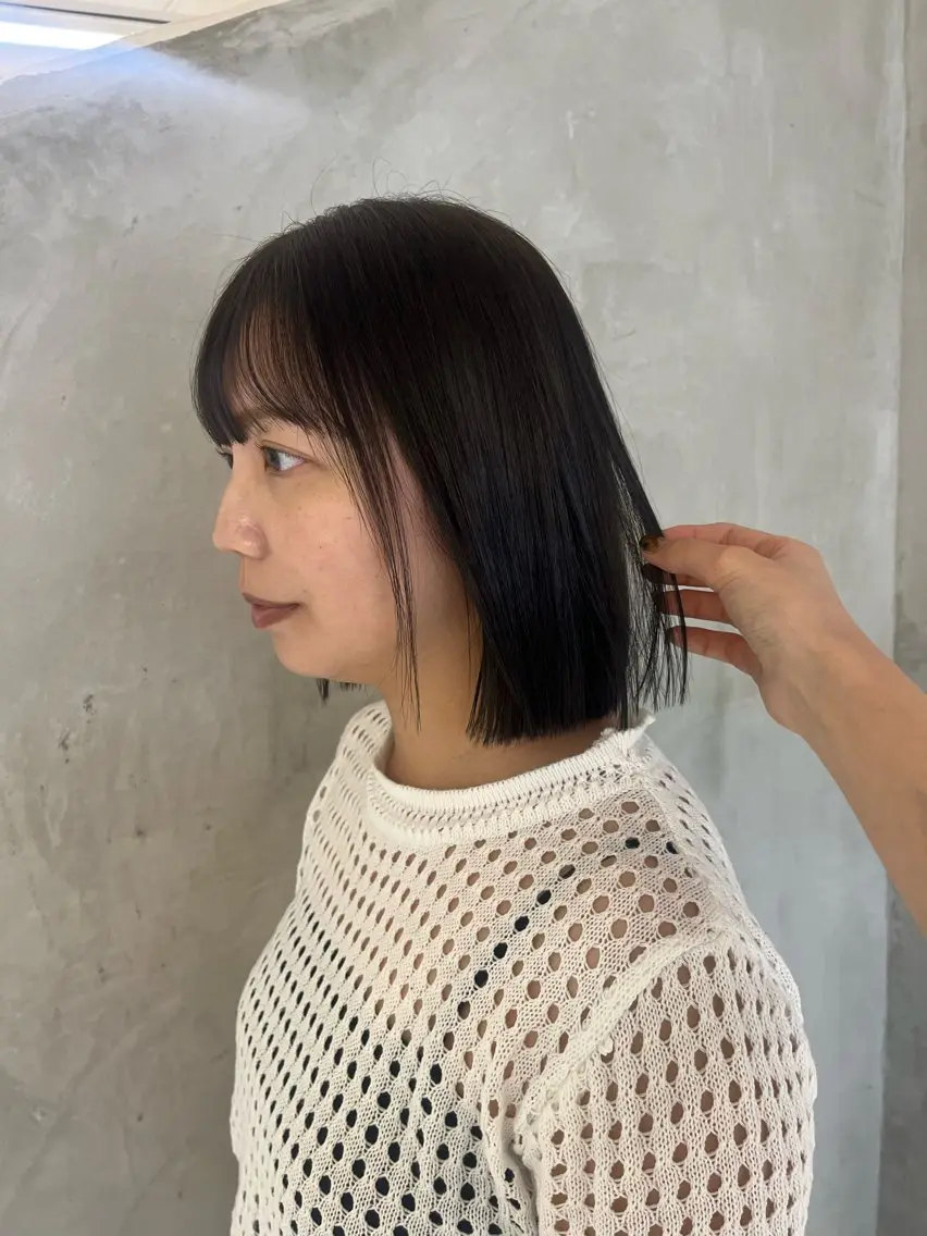 ミディアム カラー 切りっぱなしボブ アッシュ ベージュカラー ボブ カット ヘアカラー トリートメント 切りっぱなしボブ/ 艶カラー/綾莉のヘアスタイル