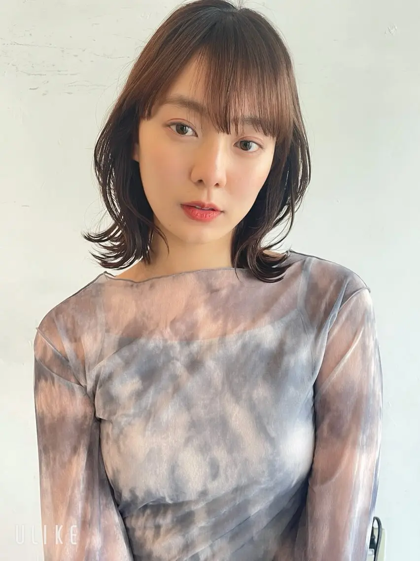 セミロング 米澤 由衣のヘアスタイル