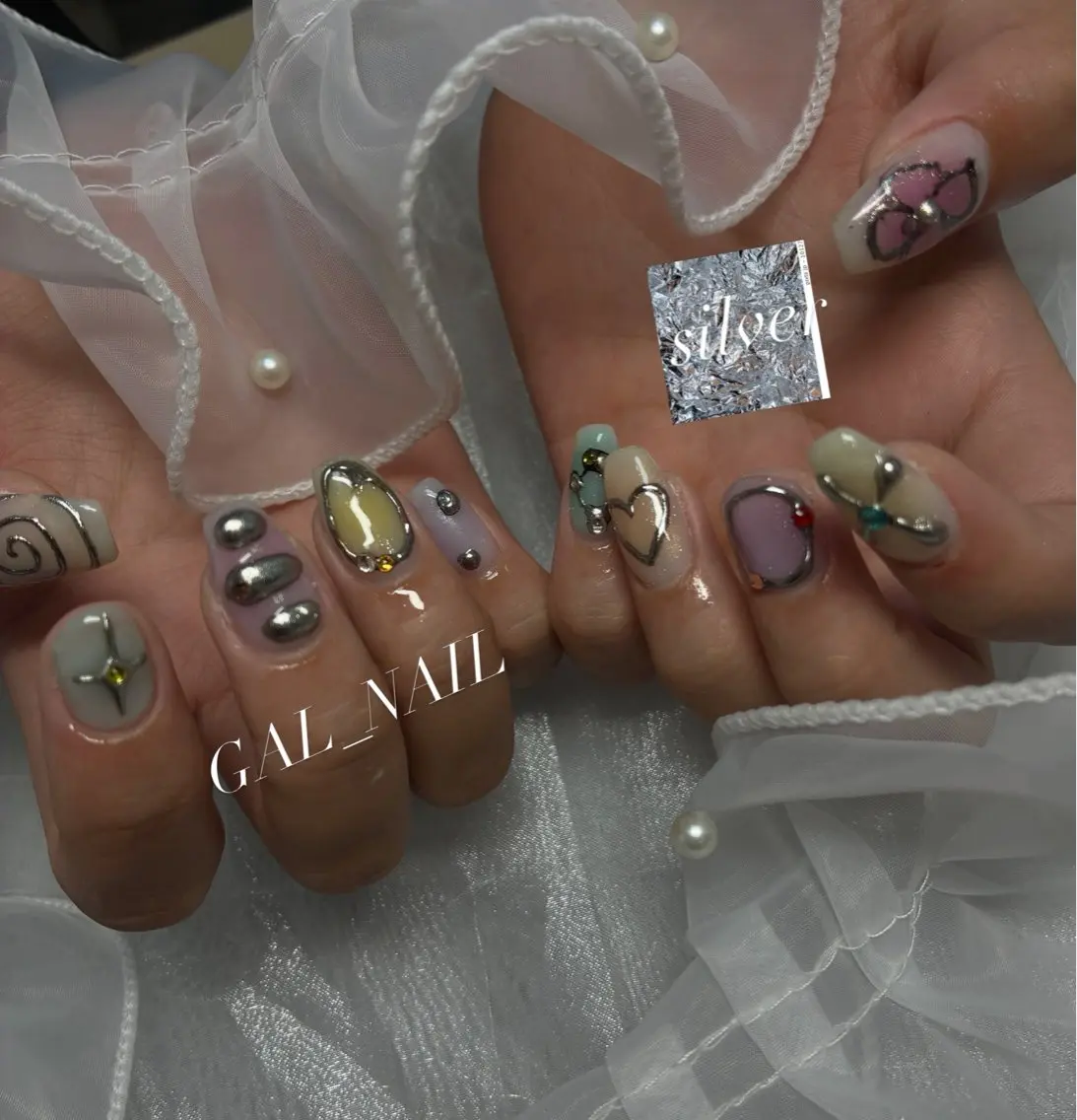 ネイル ミラーネイル シルバー ハンドネイル ハンドケア GAL_NAIL Miraiのネイルデザイン