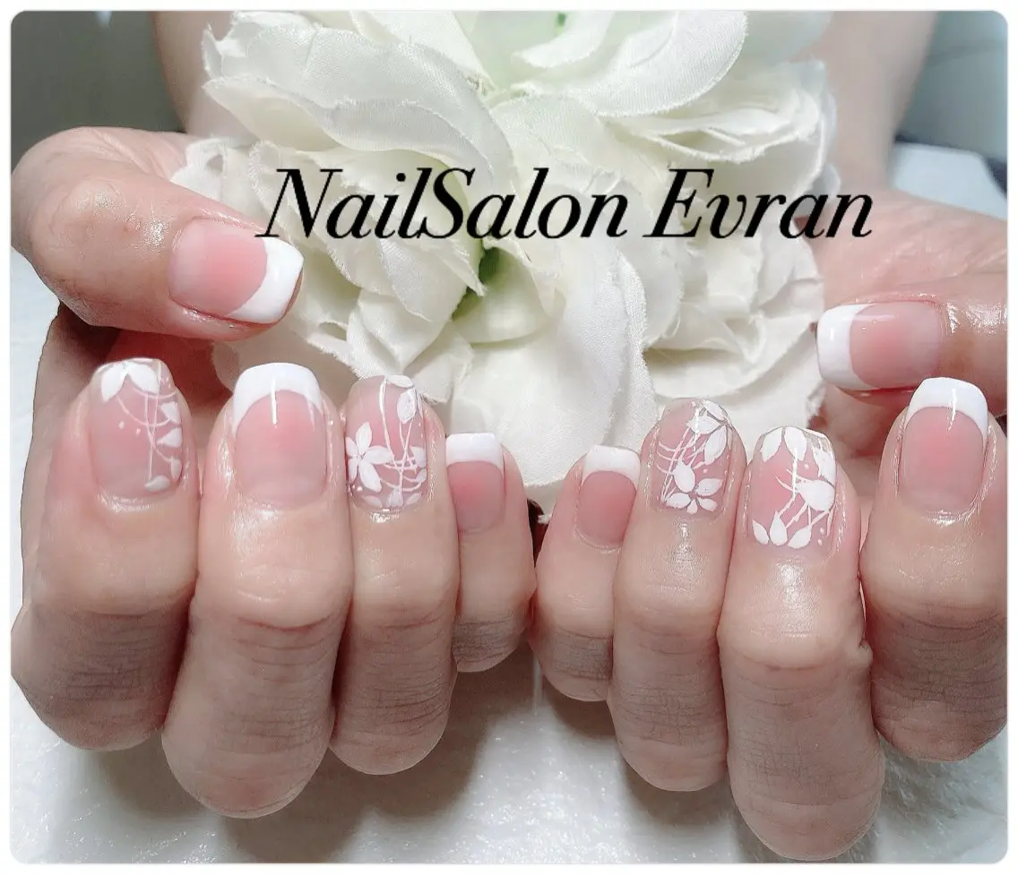 ネイル アートネイル チークネイル フレンチネイル ジェルネイル マグネットネイル ハンドネイル Nail salon Evranのネイルデザイン