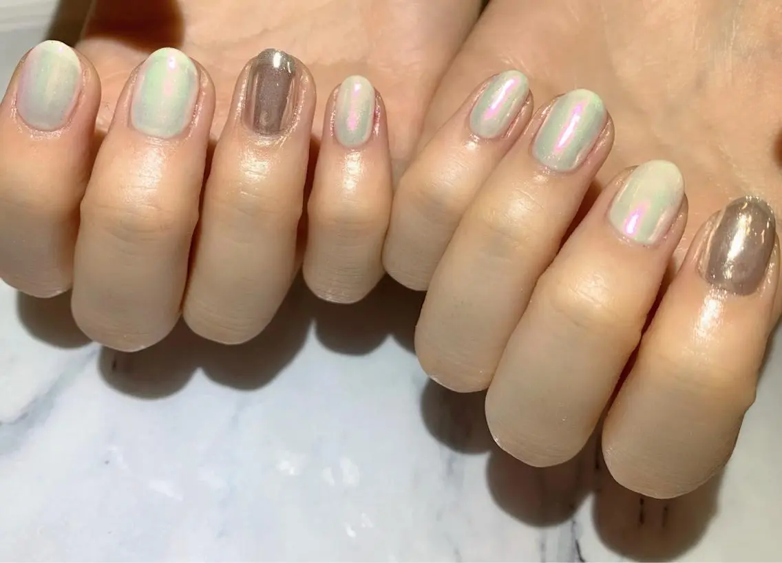 ネイル オーロラネイル ミラーネイル Lino+ ネイル&よもぎ蒸しのネイルデザイン