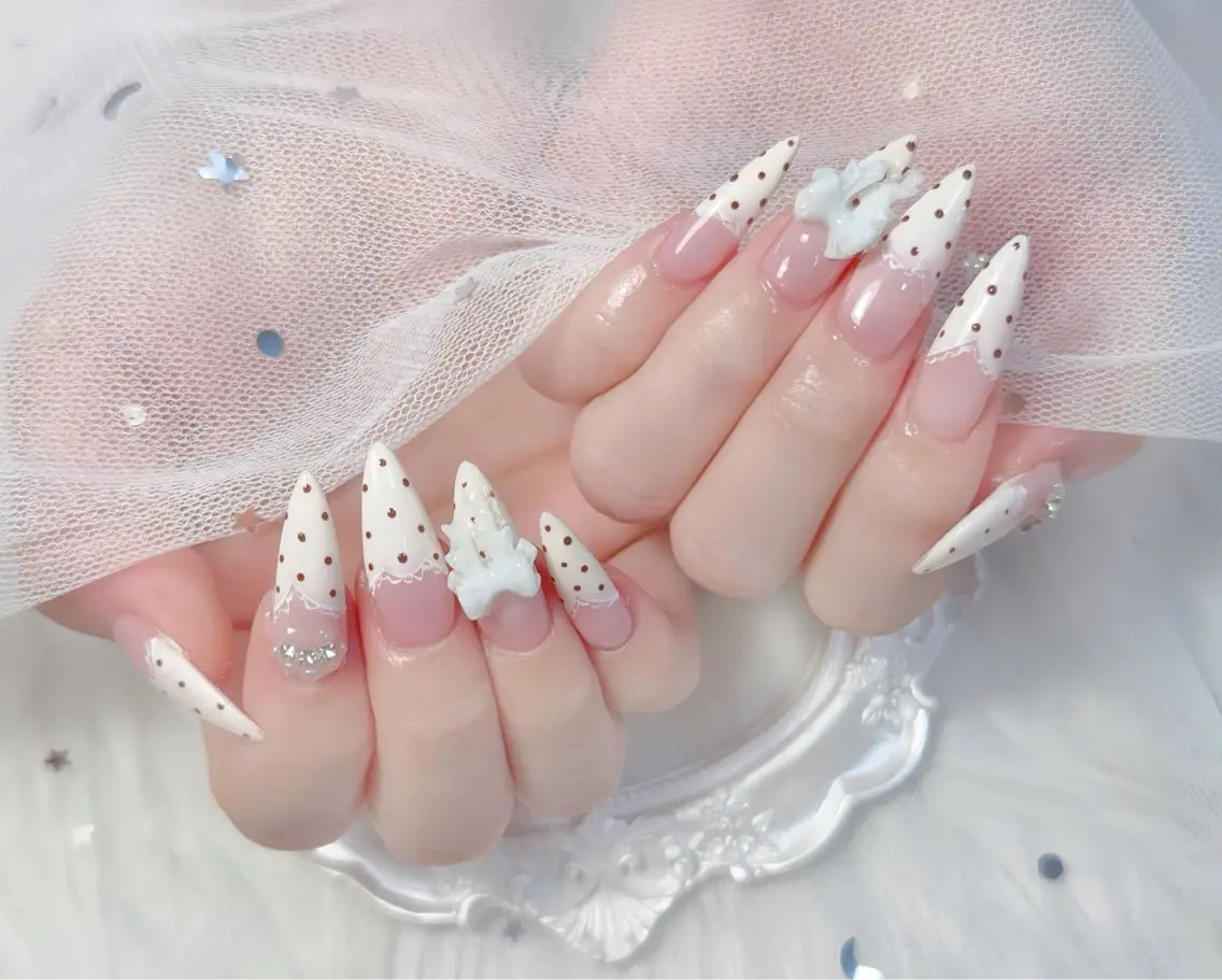 ネイル チークネイル 長さ出し フレンチネイル ジェルネイル グラデーション ハンドネイル THANHTHANH NAILのネイルデザイン