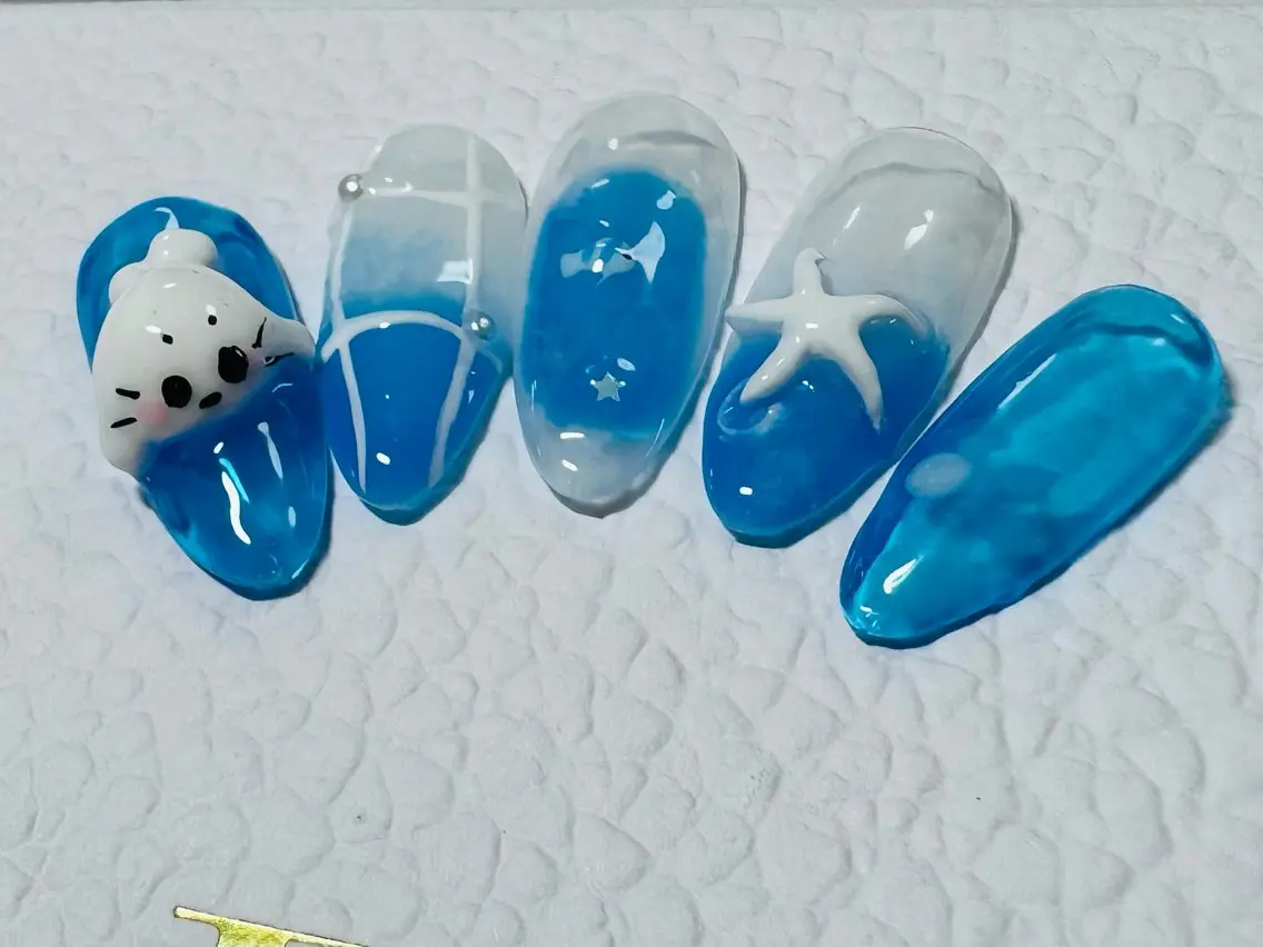 ネイル Moons nail 💅✨のネイルデザイン