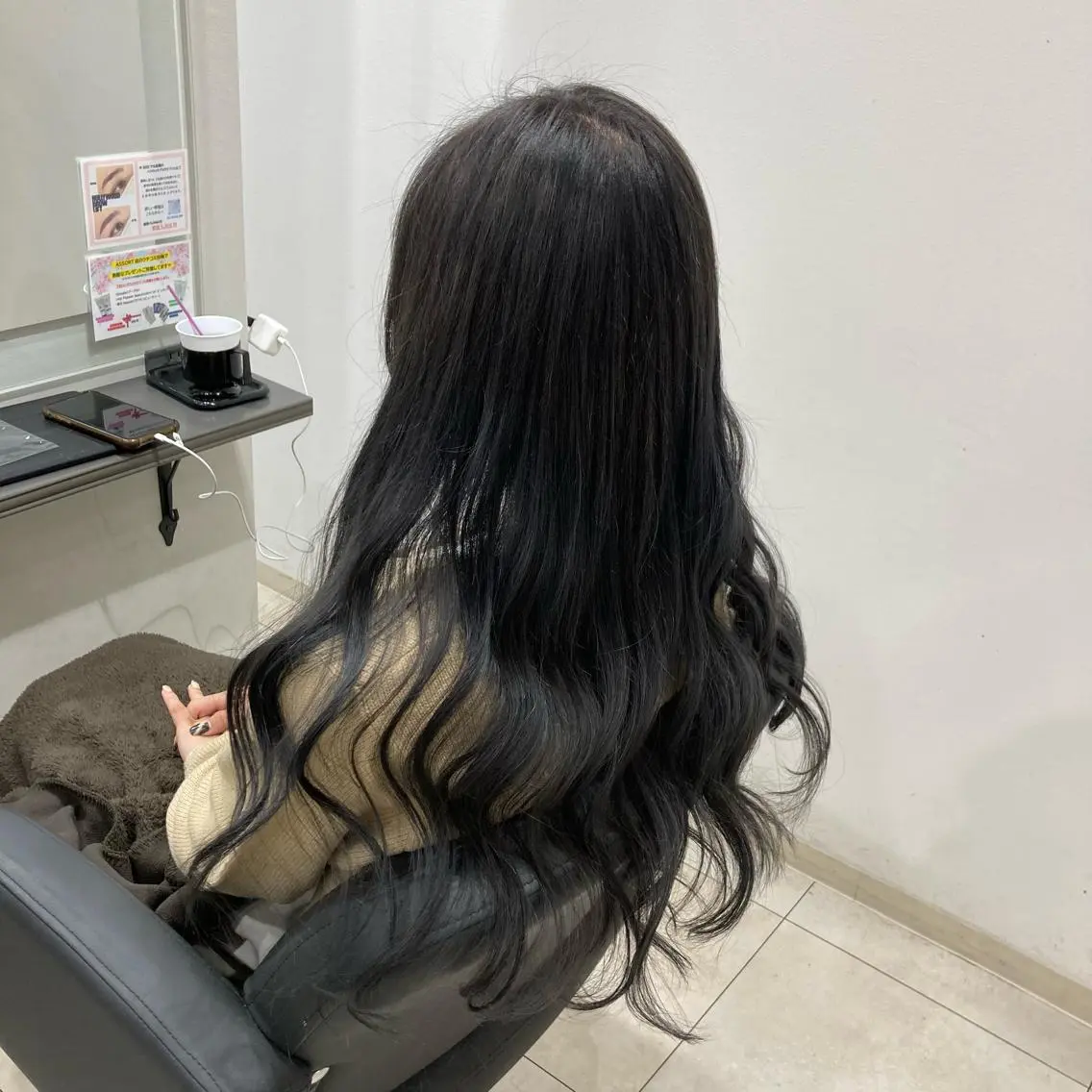 ロング カラー ブリーチ ダークグレー ダークグレージュ グレージュ ヘアカラー トリートメント ピンクカラー🎀 米津 美佑のヘアスタイル