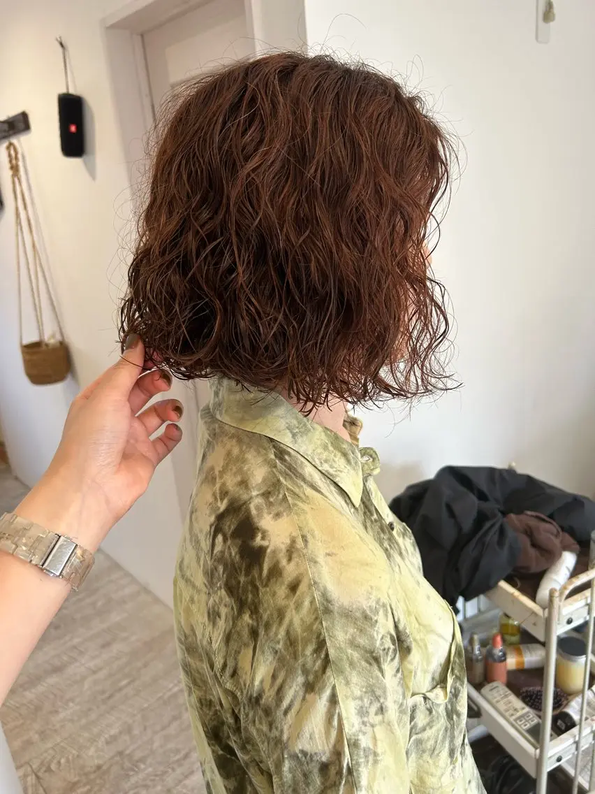 ミディアム パーマ レザーカット/ ミニボブ/しおりのヘアスタイル