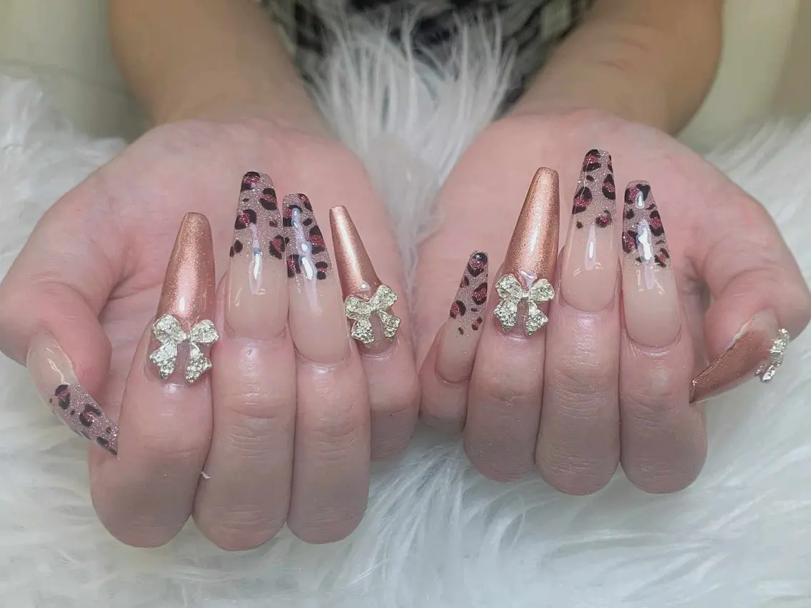 ネイル チークネイル 長さ出し フレンチネイル ジェルネイル ガラスフレンチ ハンドネイル anh nail anne🤍のネイルデザイン