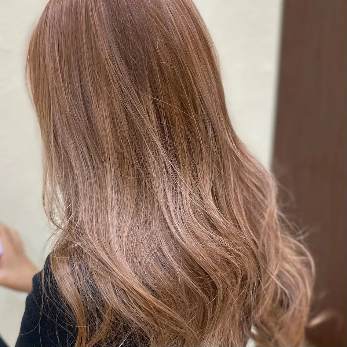 ロング ブリーチ🌈ハイトー ンカラー ✨アニカ✨のヘアスタイル