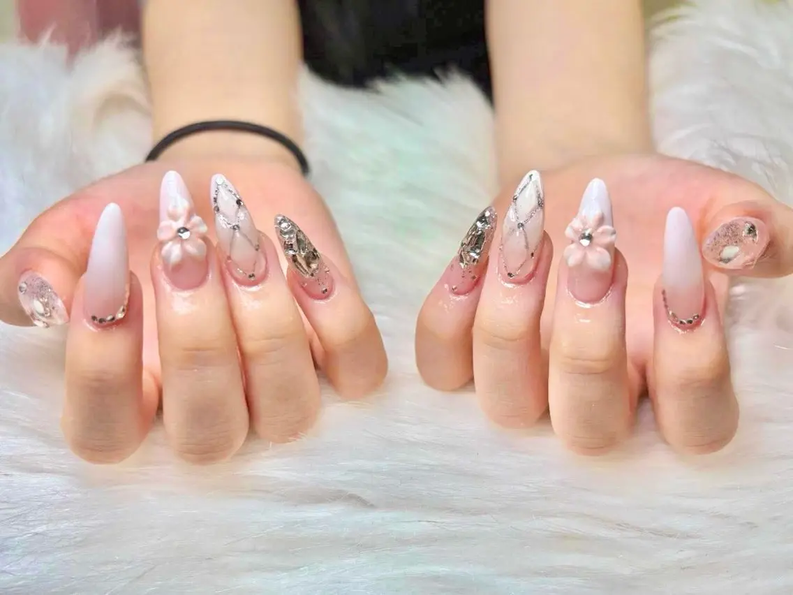 ネイル アートネイル ボルドー フレンチネイル ジェルネイル 氷ネイル・うるうるネイル ハンドネイル Yuki nail salon Anのネイルデザイン