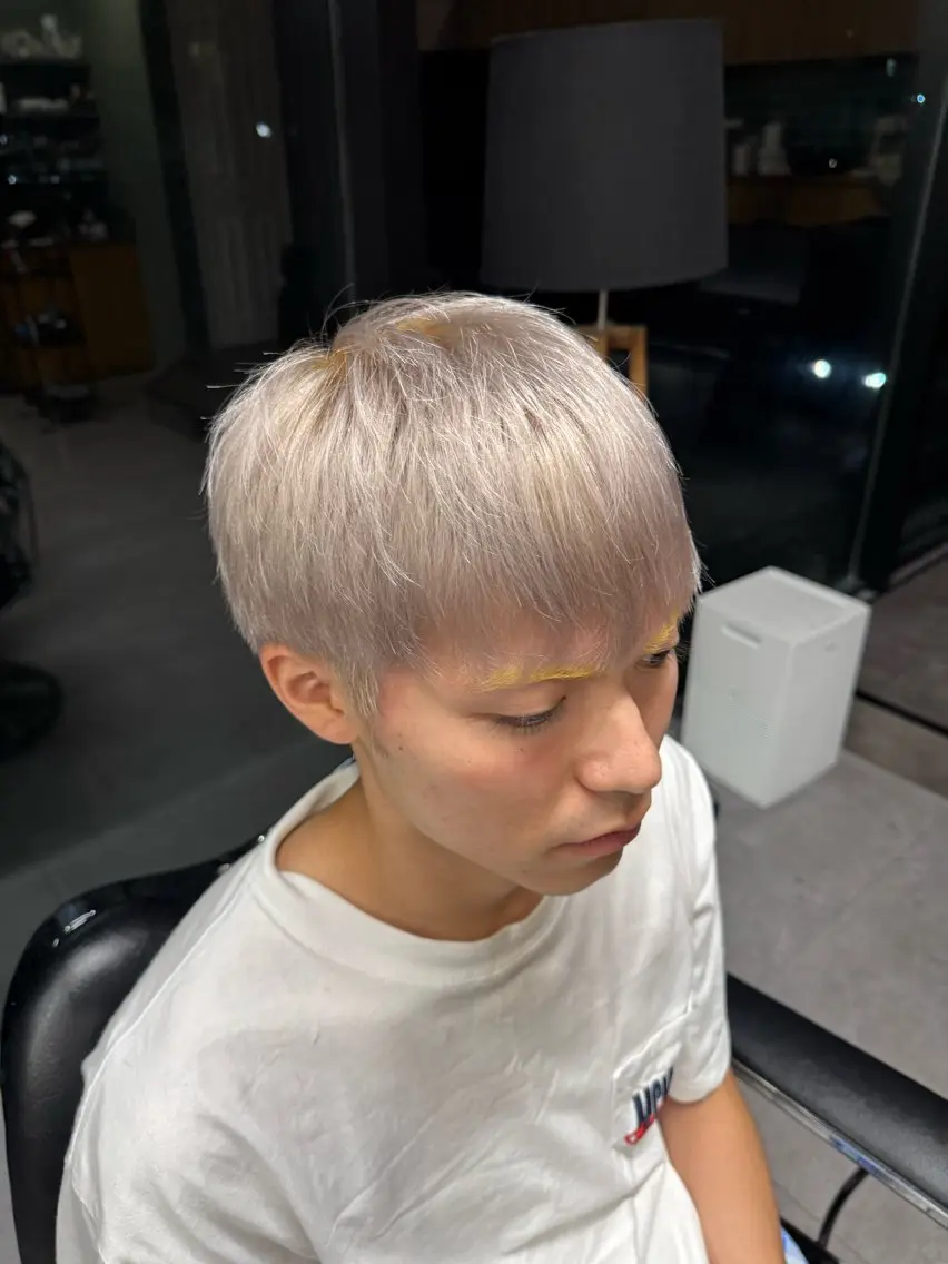 カラー メンズ ベージュカラー ホワイトベージュ カット ヘアカラー ヒワキ ケンゴのヘアスタイル