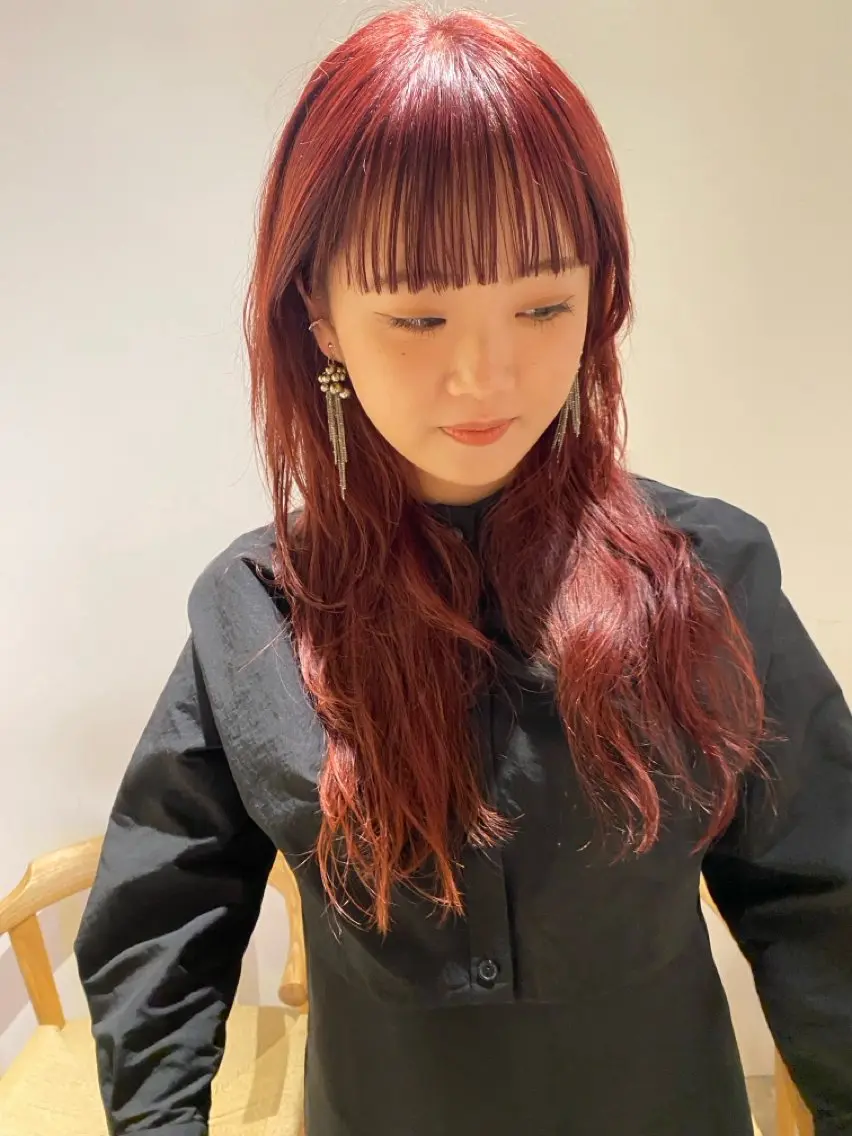 ロング カラー ブリーチ レッドカラー やまもと さえのヘアスタイル