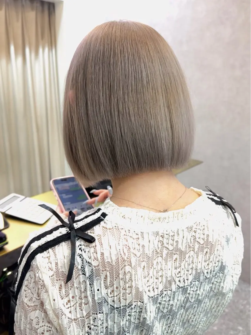 ロング カラー ヘアカラー トリートメント tomoya 透明感のグレージュのヘアスタイル