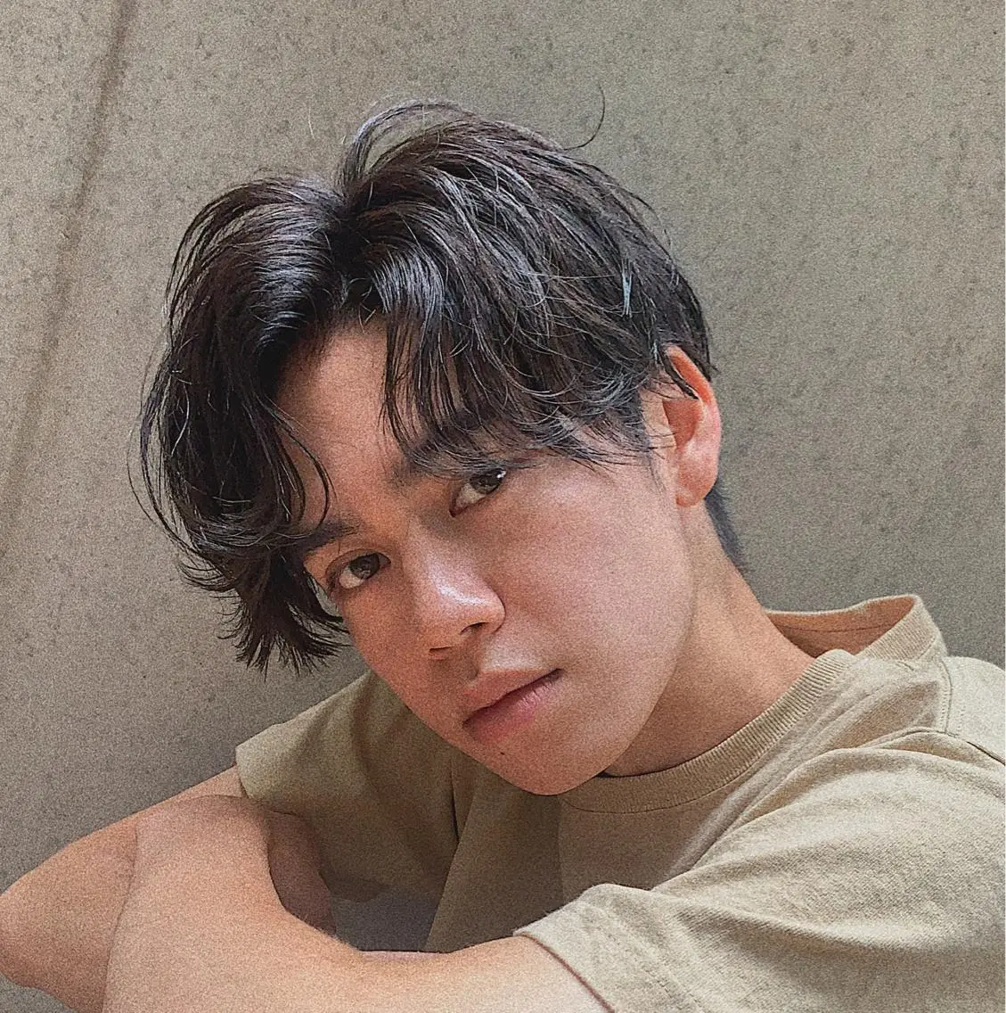ミディアム パーマ メンズ 三矢 ちなつのヘアスタイル