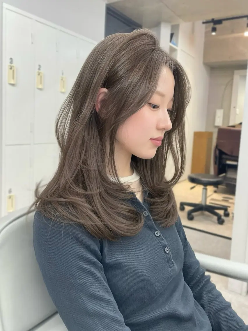 セミロング 髪質改善 レイヤーカット トリートメント カット ヘアカラー トリートメント 新宿/レイヤー/透 明感カラー/馬場叶林のヘアスタイル