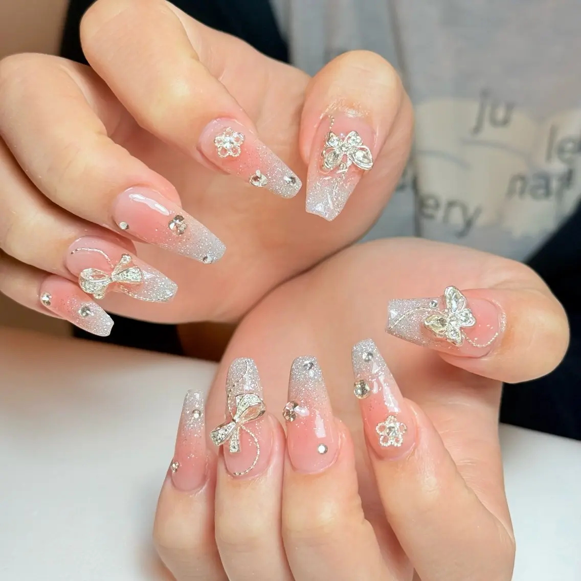 ネイル チークネイル フレンチネイル グラデーション キラキラネイル 韓国ネイル ハンドネイル Risa_ Nailのネイルデザイン