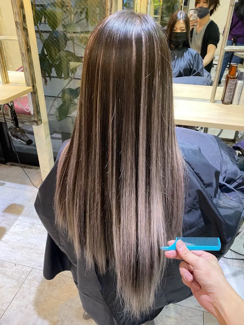 ロング カラー 佐伯 りょうのヘアスタイル