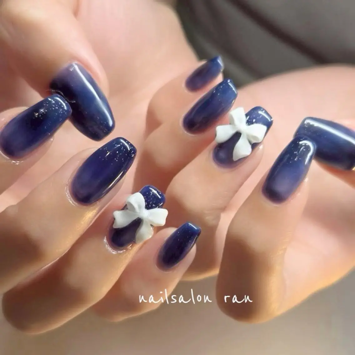 ネイル ブルー リボン ハンドネイル ハンドケア nailsalon ranのネイルデザイン