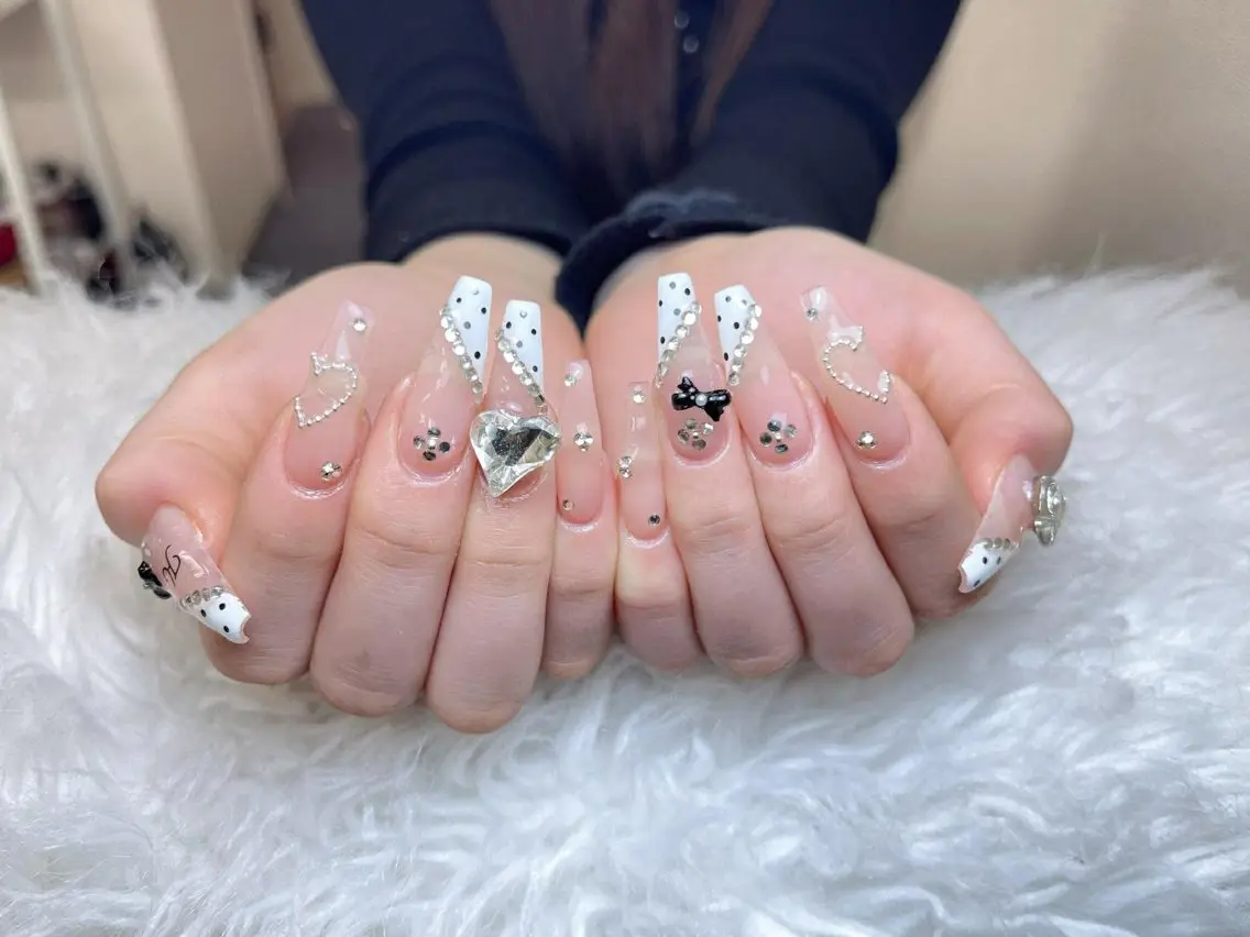 ネイル フレンチネイル ジェルネイル ガーリー 韓国ネイル ロングネイル ハンドネイル NieNail Nezukoのネイルデザイン