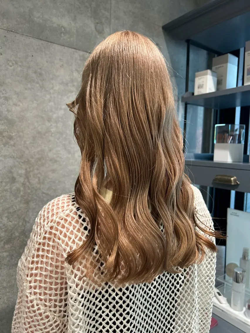 ロング カラー ベージュカラー ブリーチ ケアブリーチ ハイトーンカラー ミルクティーベージュ カット ヘアカラー トリートメント hina💟 透明感カラーのヘアスタイル