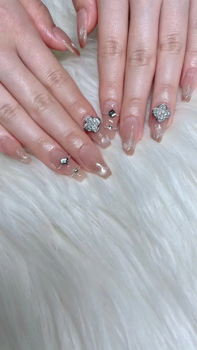 ネイル ハンドネイル Sii nail 🤍SAKIのネイルデザイン