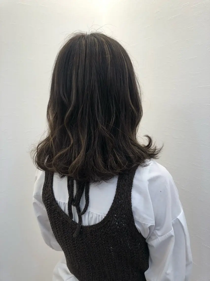 カラー ツノガイ エリのヘアスタイル