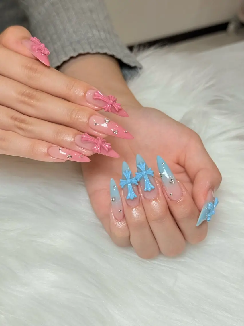 ネイル チークネイル ドット フットネイル フレンチネイル グラデーション ハンドネイル ハンドケア ARIA ナナミのネイルデザイン