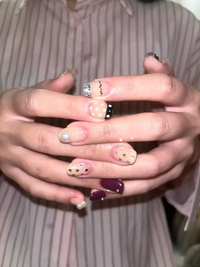 ネイル ドット キラキラネイル ハンドネイル taminami Lunaのネイルデザイン