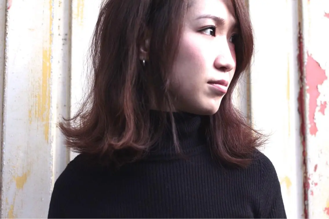 ミディアム セミロング カラー 外ハネヘア 松田 由貴のヘアスタイル
