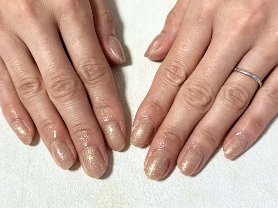 ネイル オーロラネイル フットネイル フレンチネイル ジェルネイル キラキラネイル ハンドネイル mogunail &blowのネイルデザイン