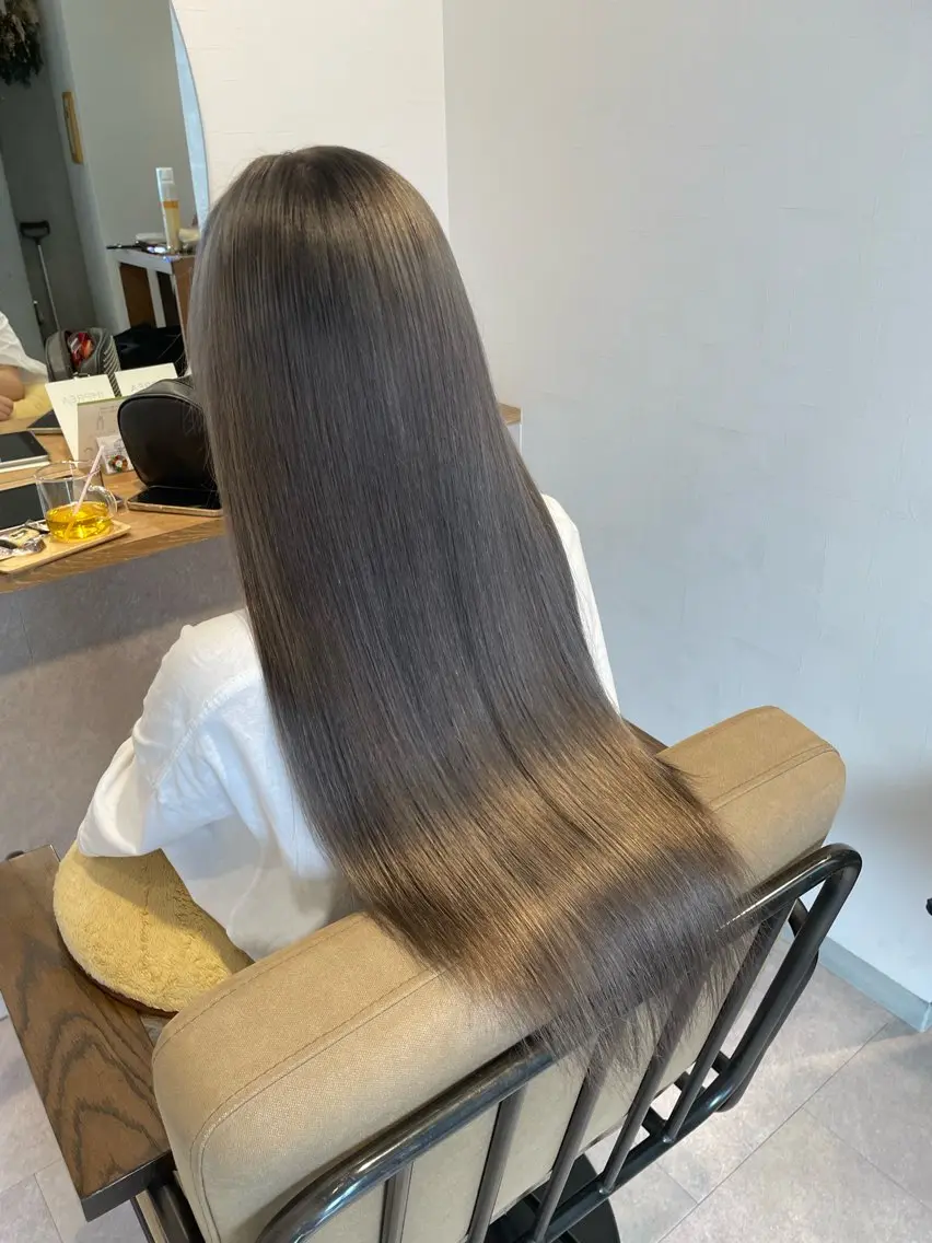 カラー 井上 嘉名のヘアスタイル